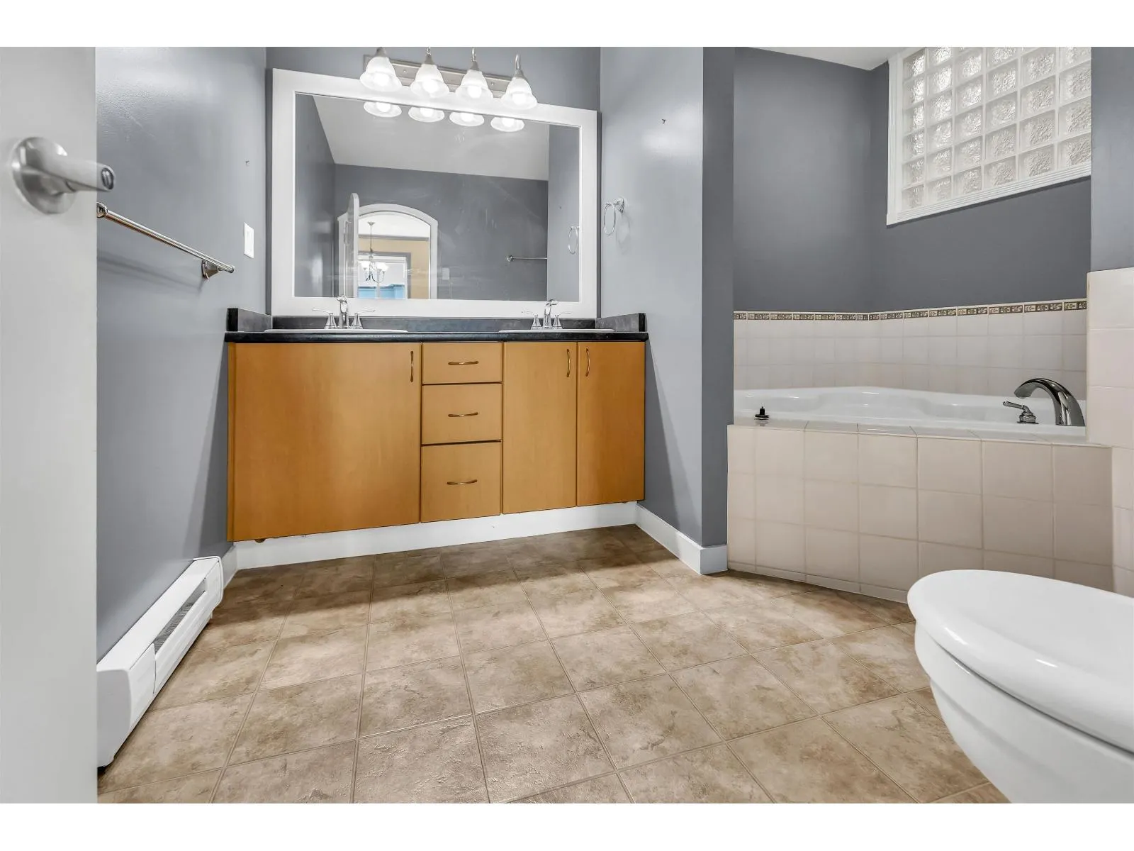 312 33485 SOUTH FRASER WAY
