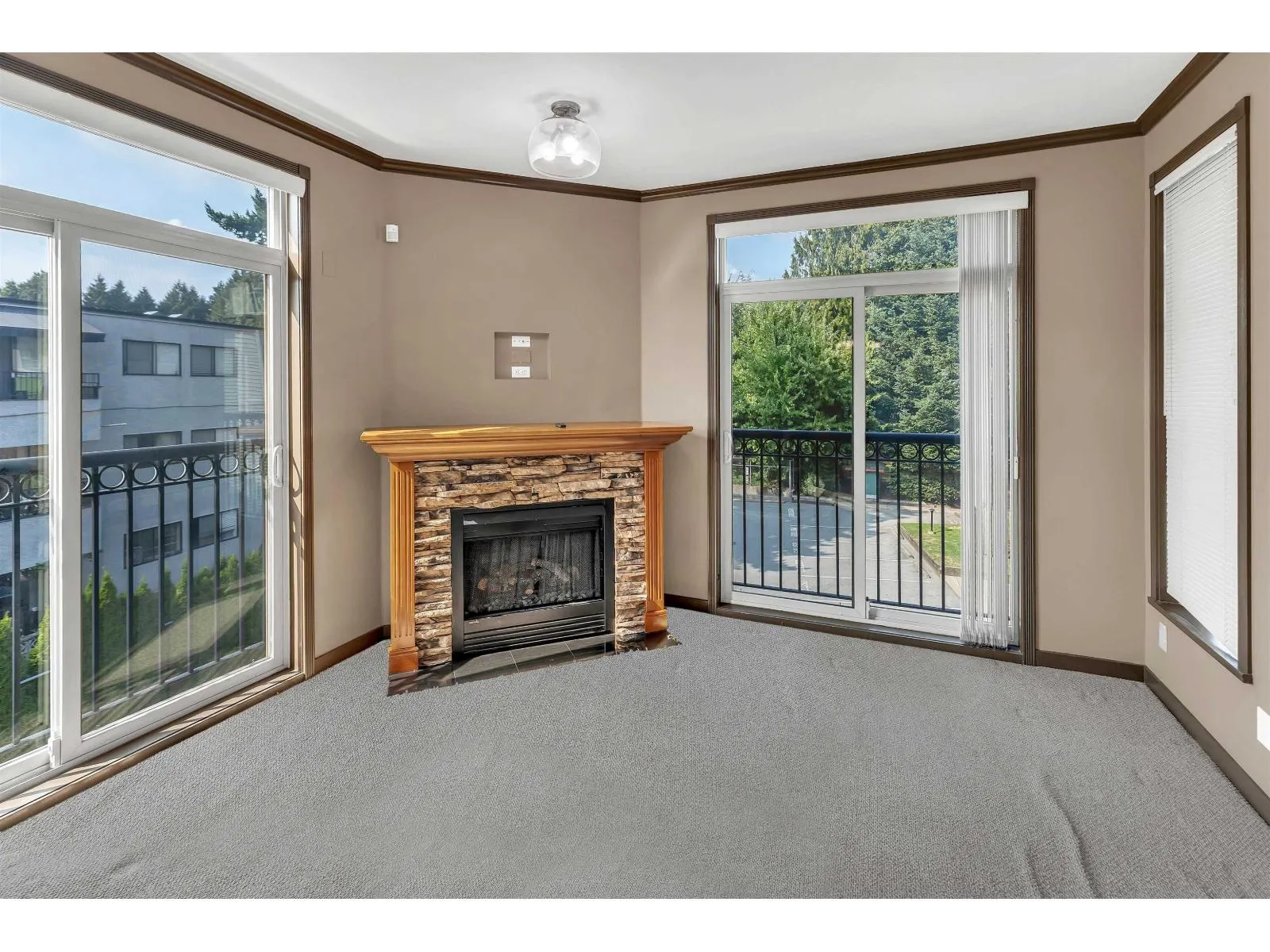 312 33485 SOUTH FRASER WAY