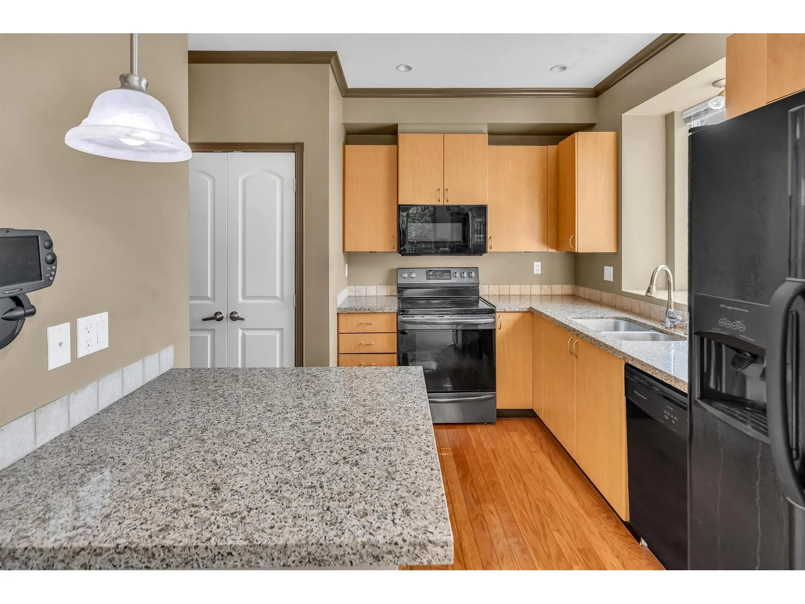 312 33485 SOUTH FRASER WAY