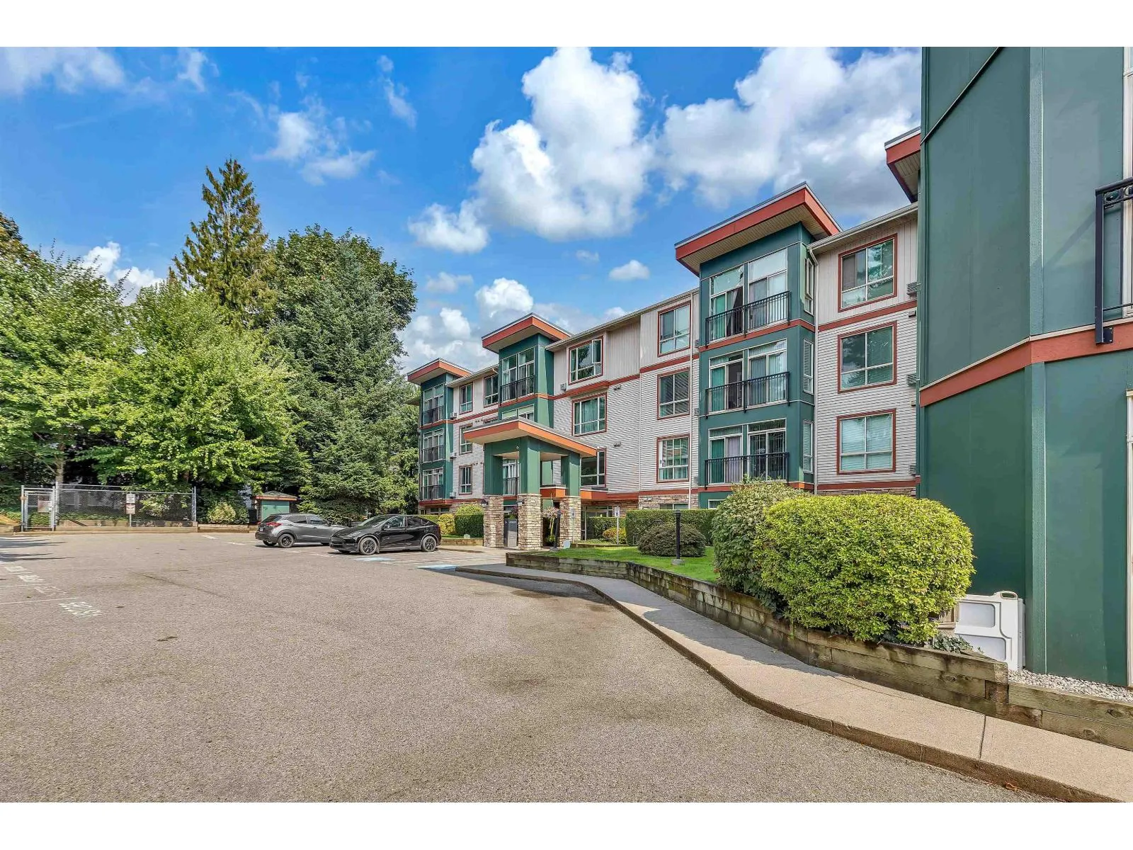312 33485 SOUTH FRASER WAY