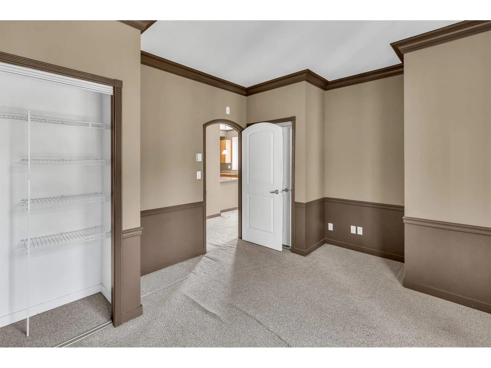 312 33485 SOUTH FRASER WAY
