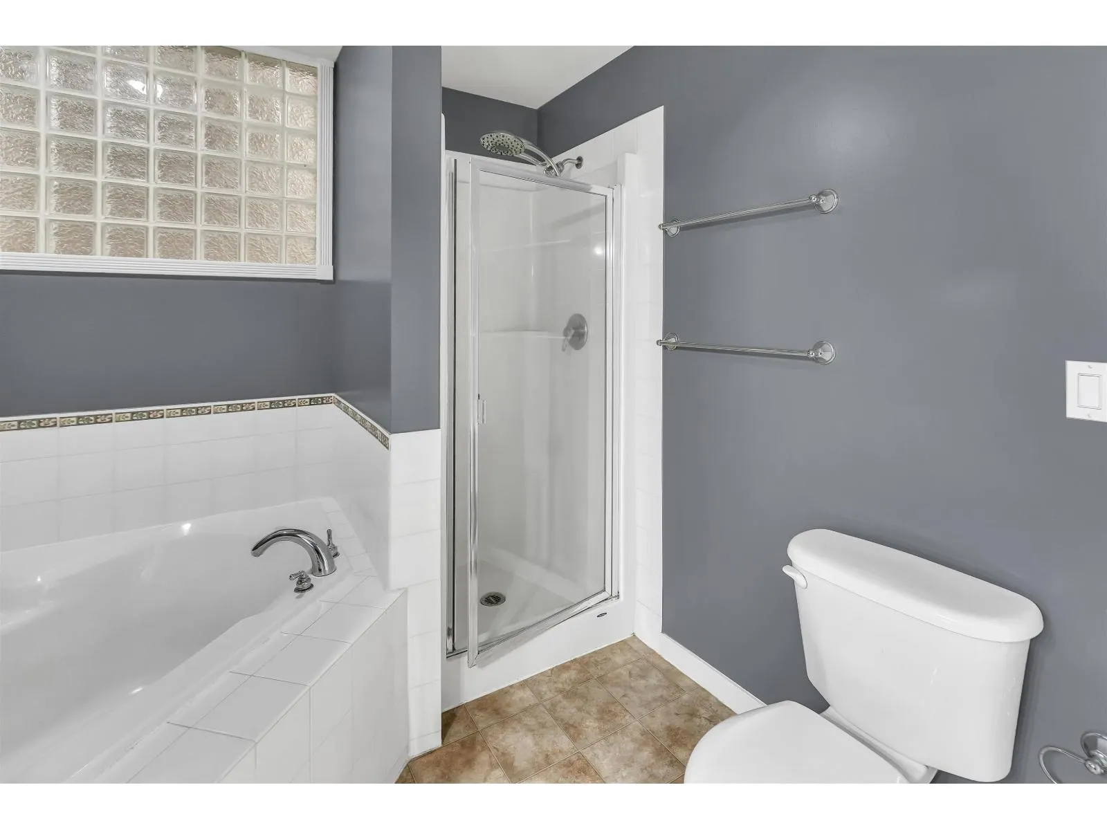 312 33485 SOUTH FRASER WAY
