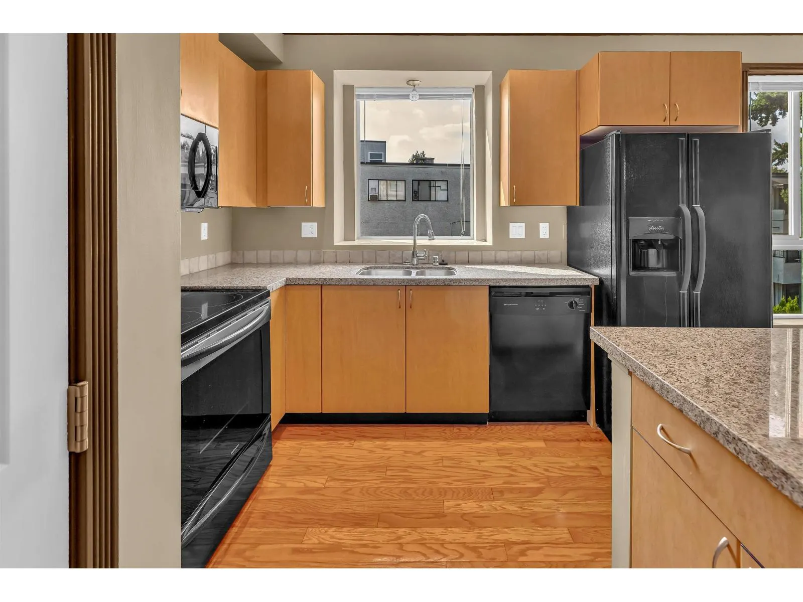 312 33485 SOUTH FRASER WAY