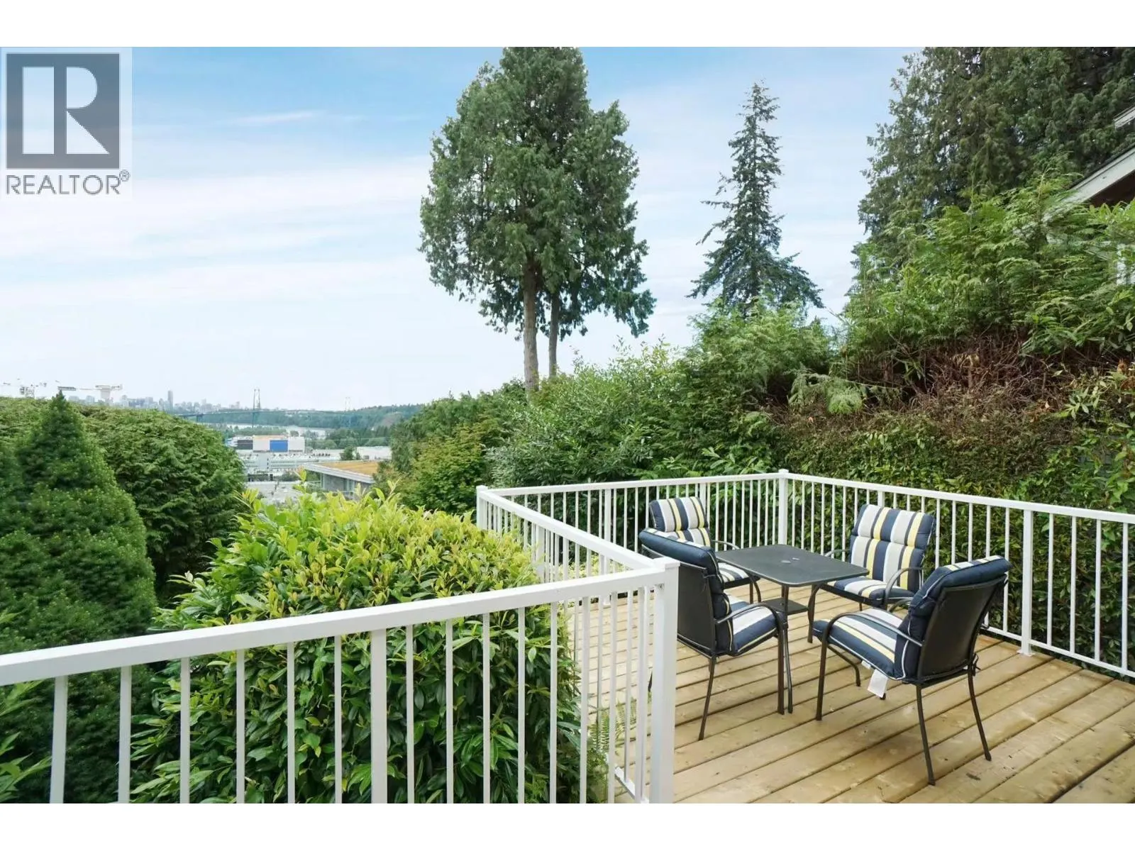 850 ESQUIMALT AVENUE