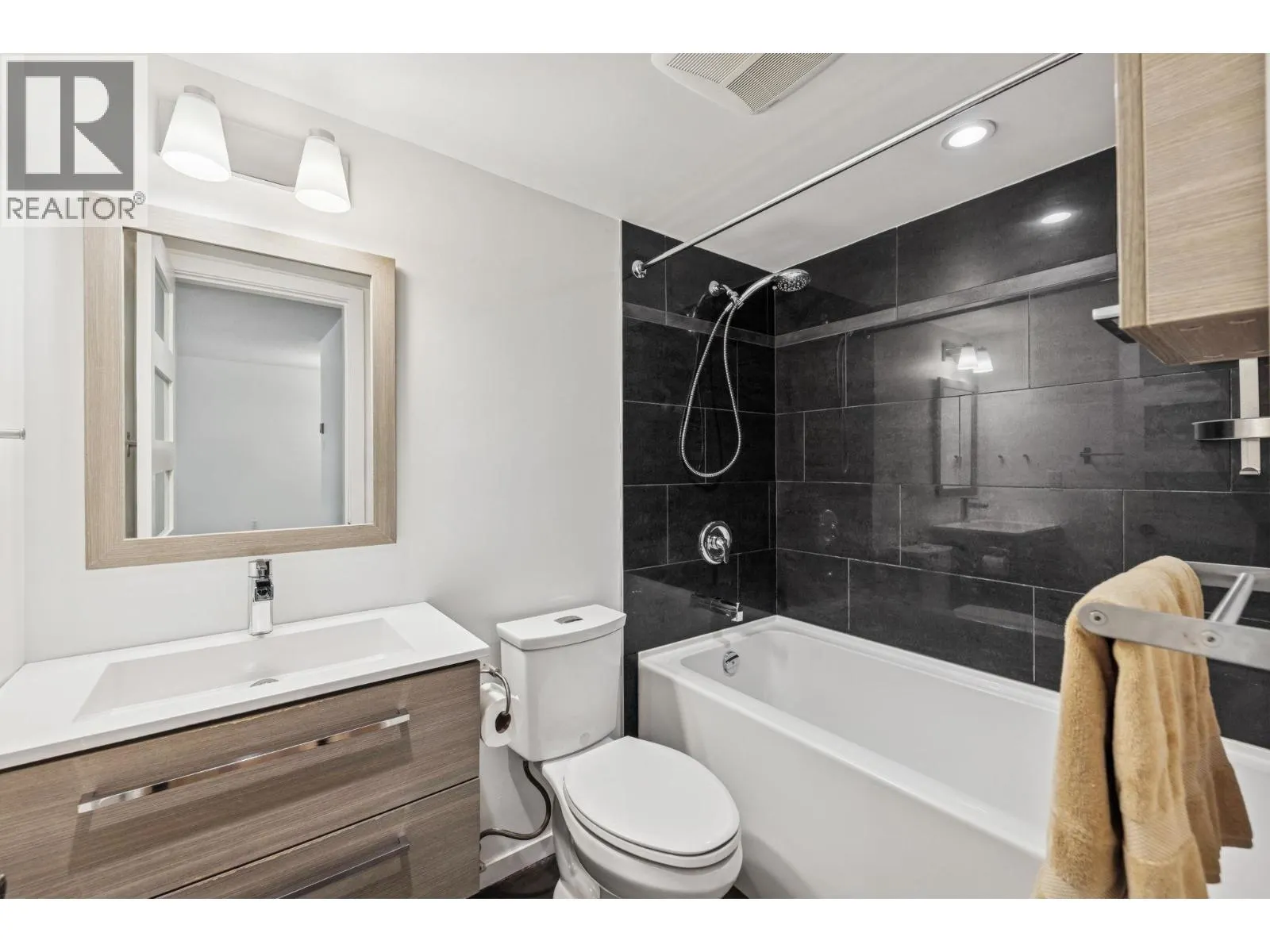 120 8511 ACKROYD ROAD