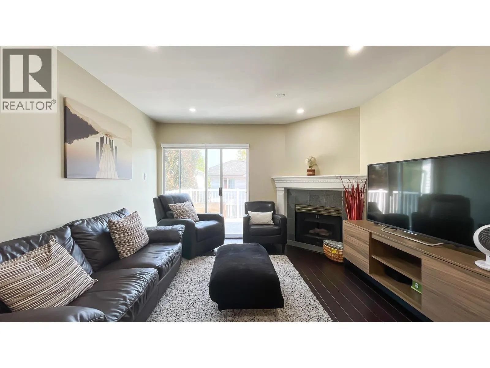 5240 OLIVER DRIVE