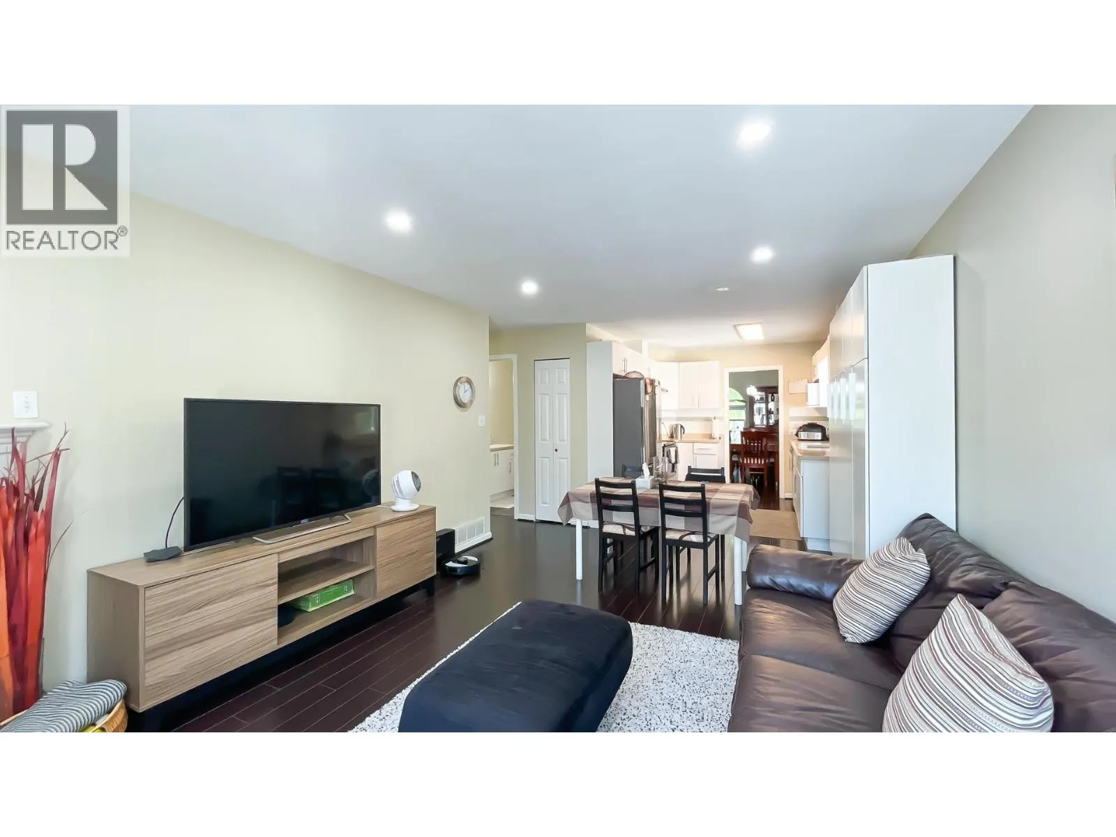 5240 OLIVER DRIVE