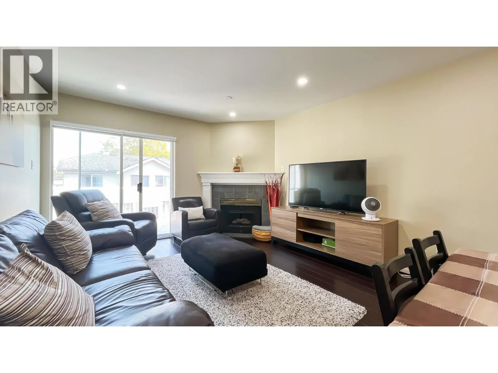 5240 OLIVER DRIVE