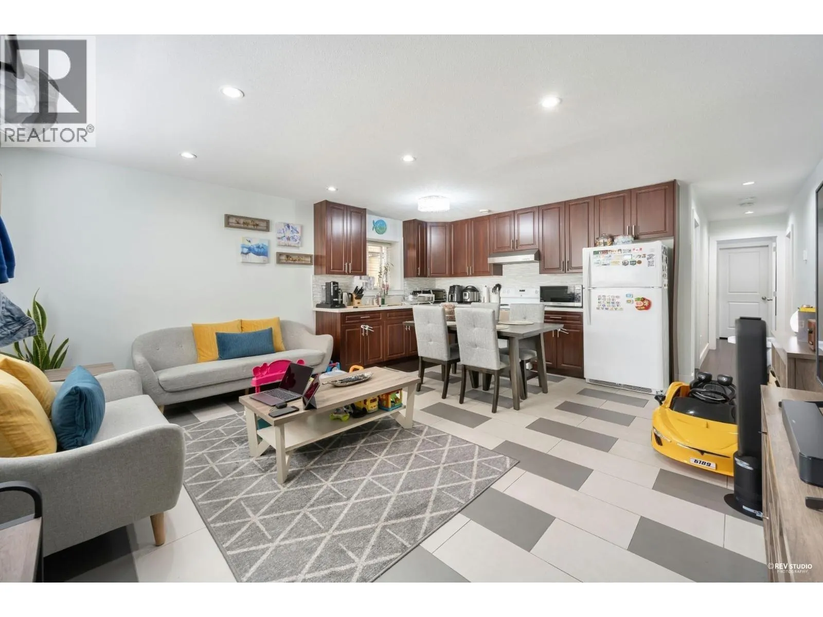 337 E 17TH STREET