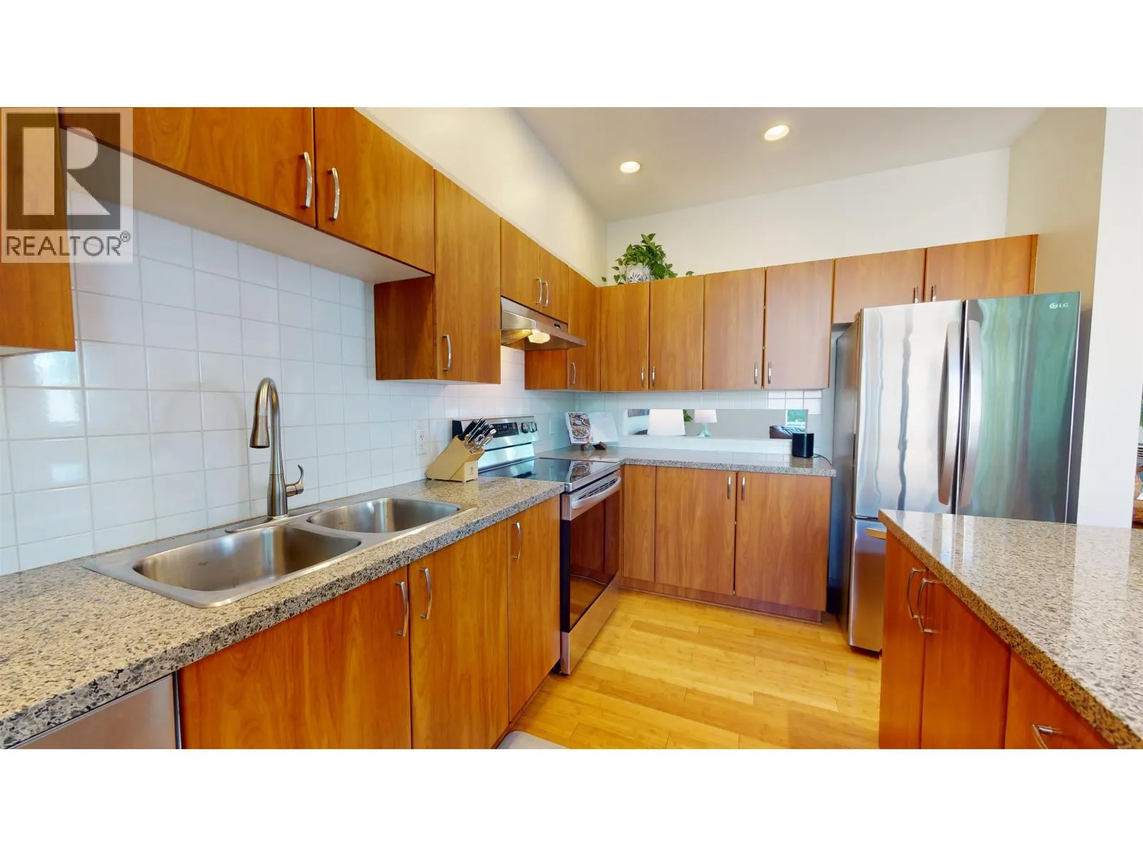 25 39893 GOVERNMENT ROAD