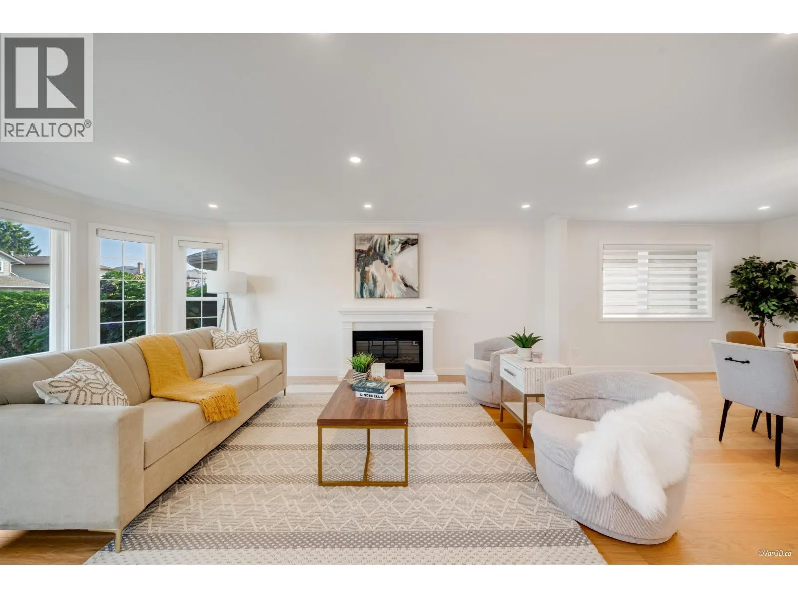 9420 LAKA DRIVE