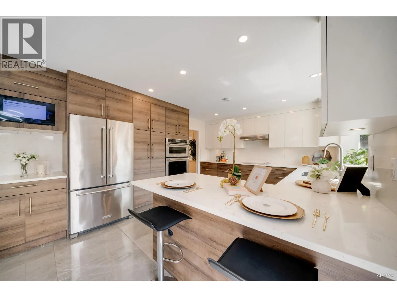 9420 LAKA DRIVE