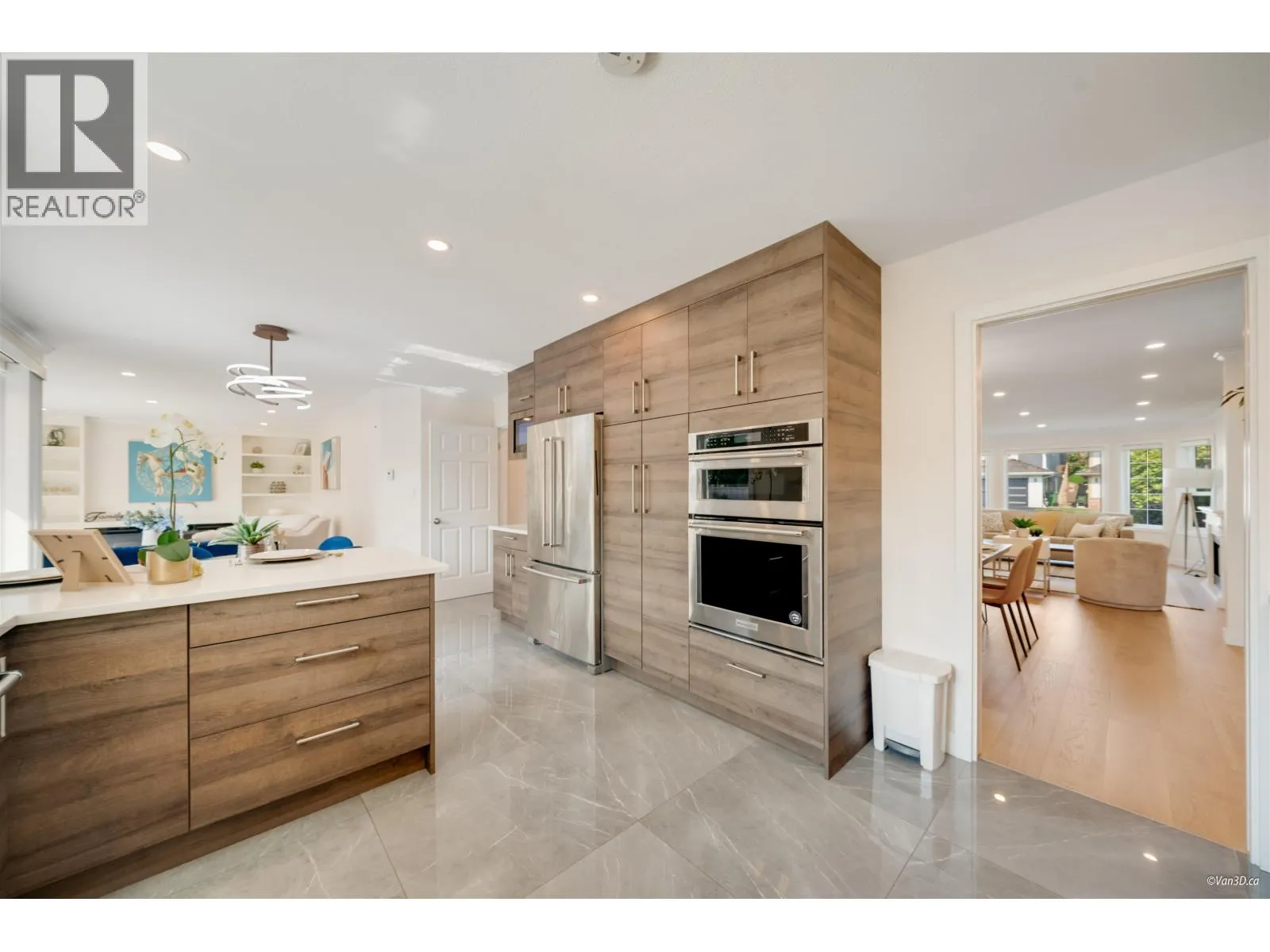 9420 LAKA DRIVE