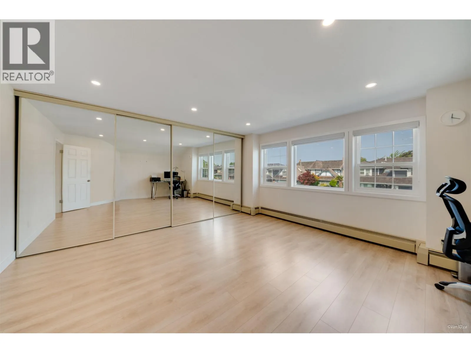 9420 LAKA DRIVE