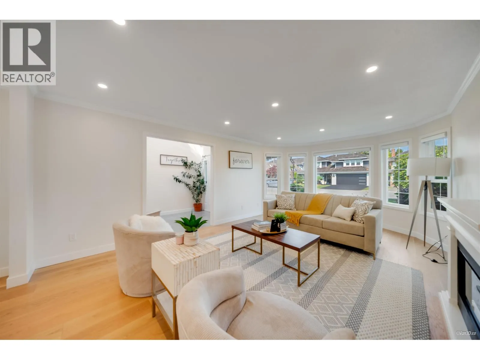 9420 LAKA DRIVE