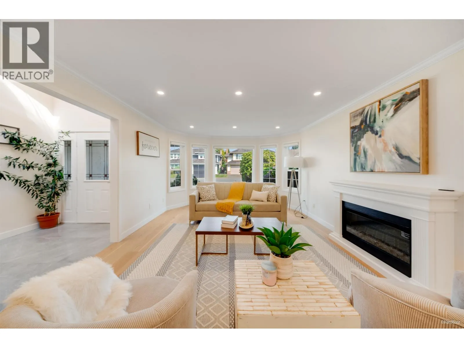 9420 LAKA DRIVE