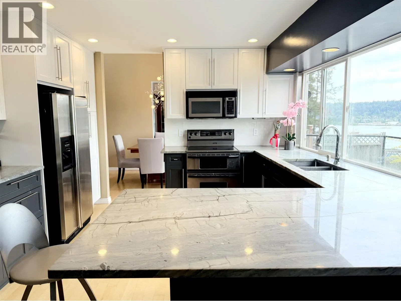 18 AXFORD BAY