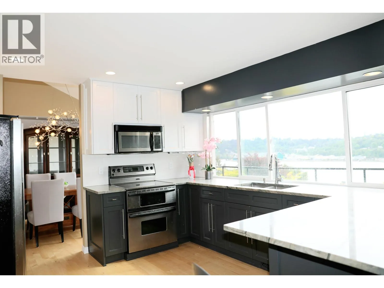 18 AXFORD BAY