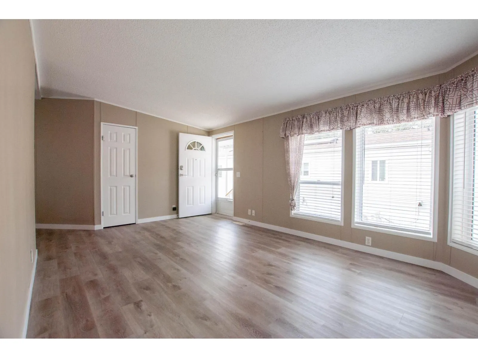 91 41168 LOUGHEED HIGHWAY