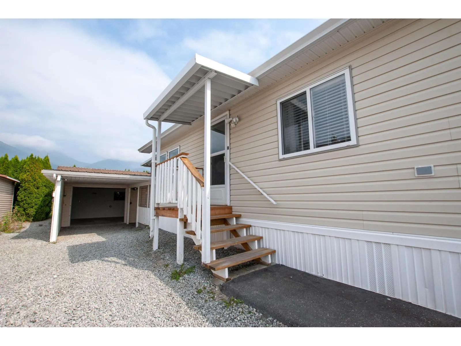 91 41168 LOUGHEED HIGHWAY