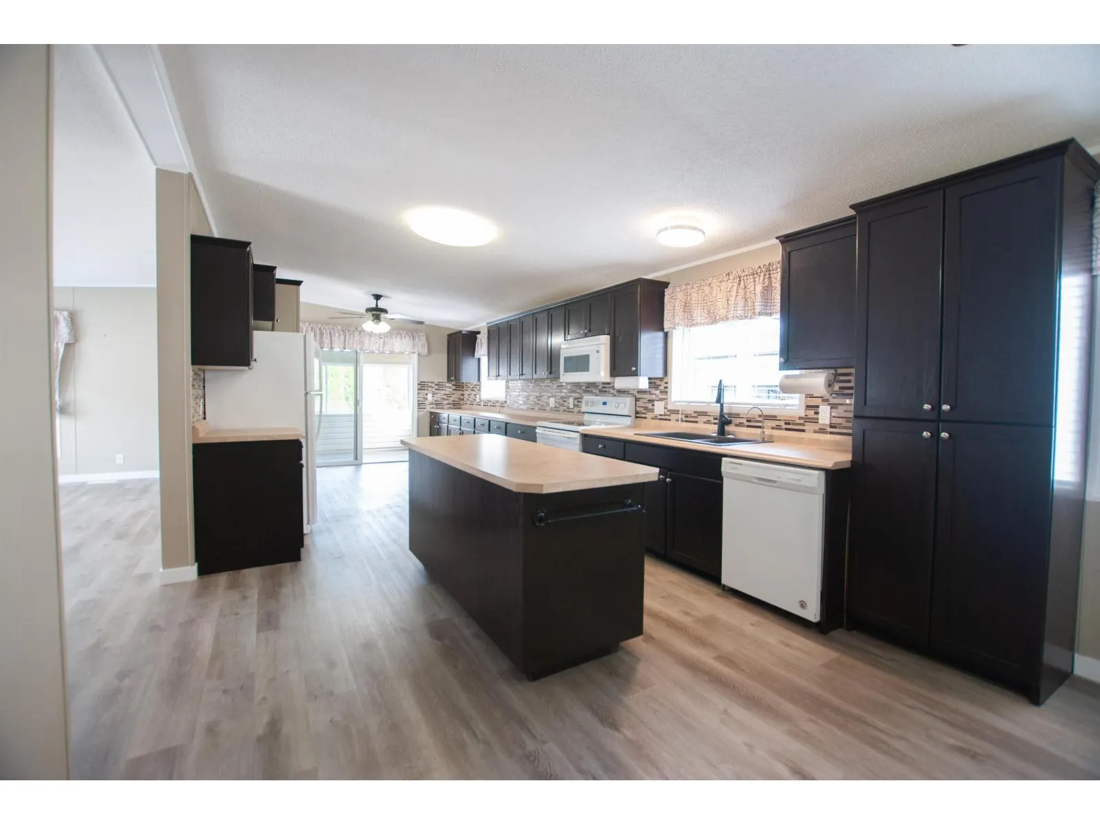91 41168 LOUGHEED HIGHWAY