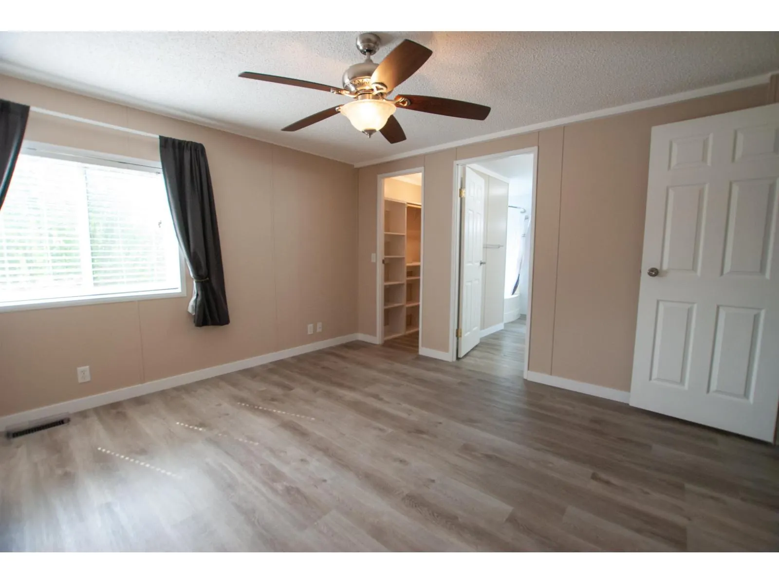 91 41168 LOUGHEED HIGHWAY