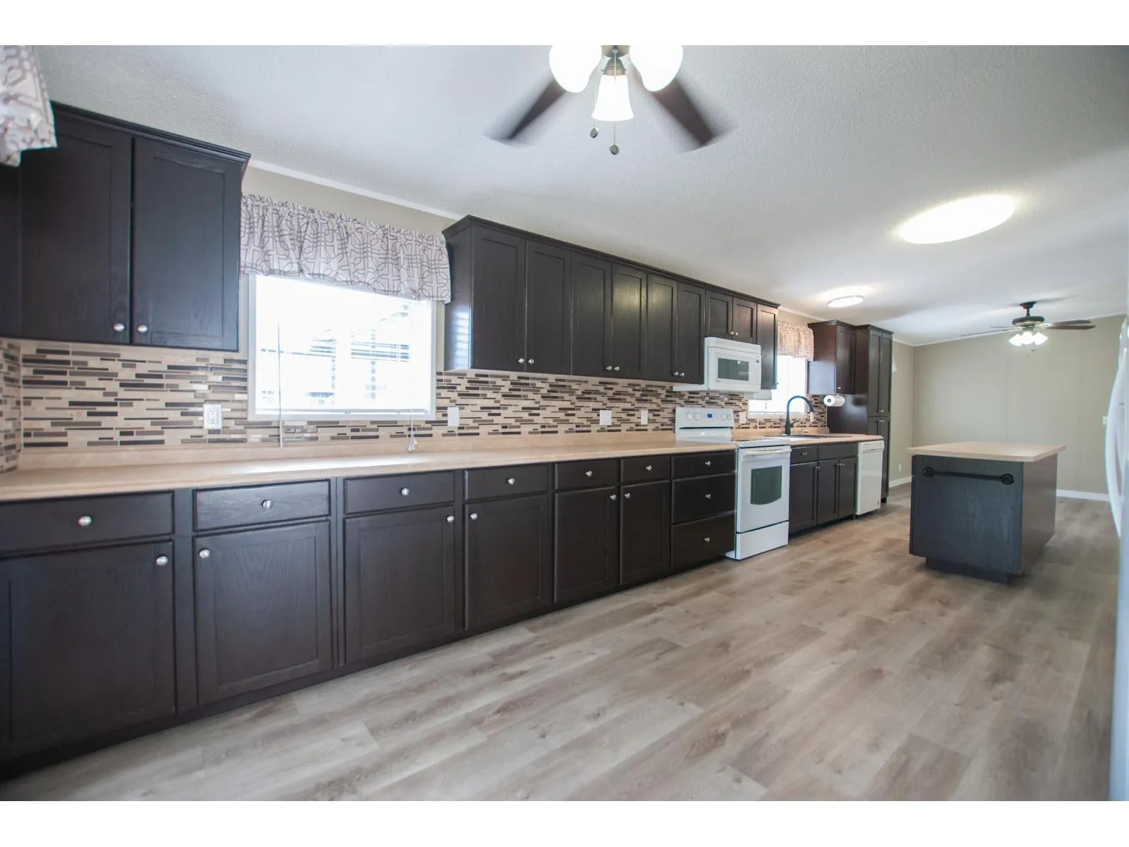 91 41168 LOUGHEED HIGHWAY