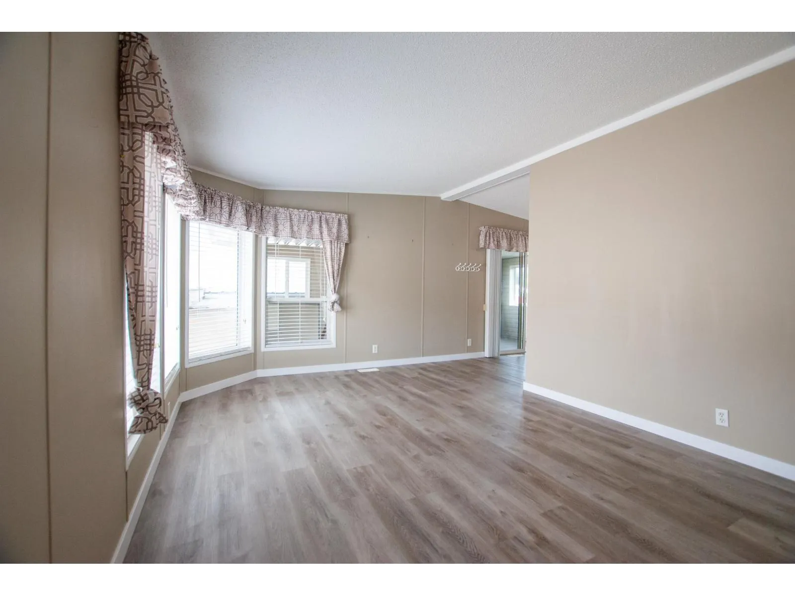 91 41168 LOUGHEED HIGHWAY