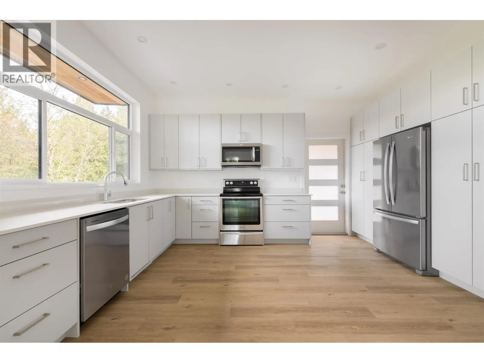 5792 TILLICUM BAY ROAD
