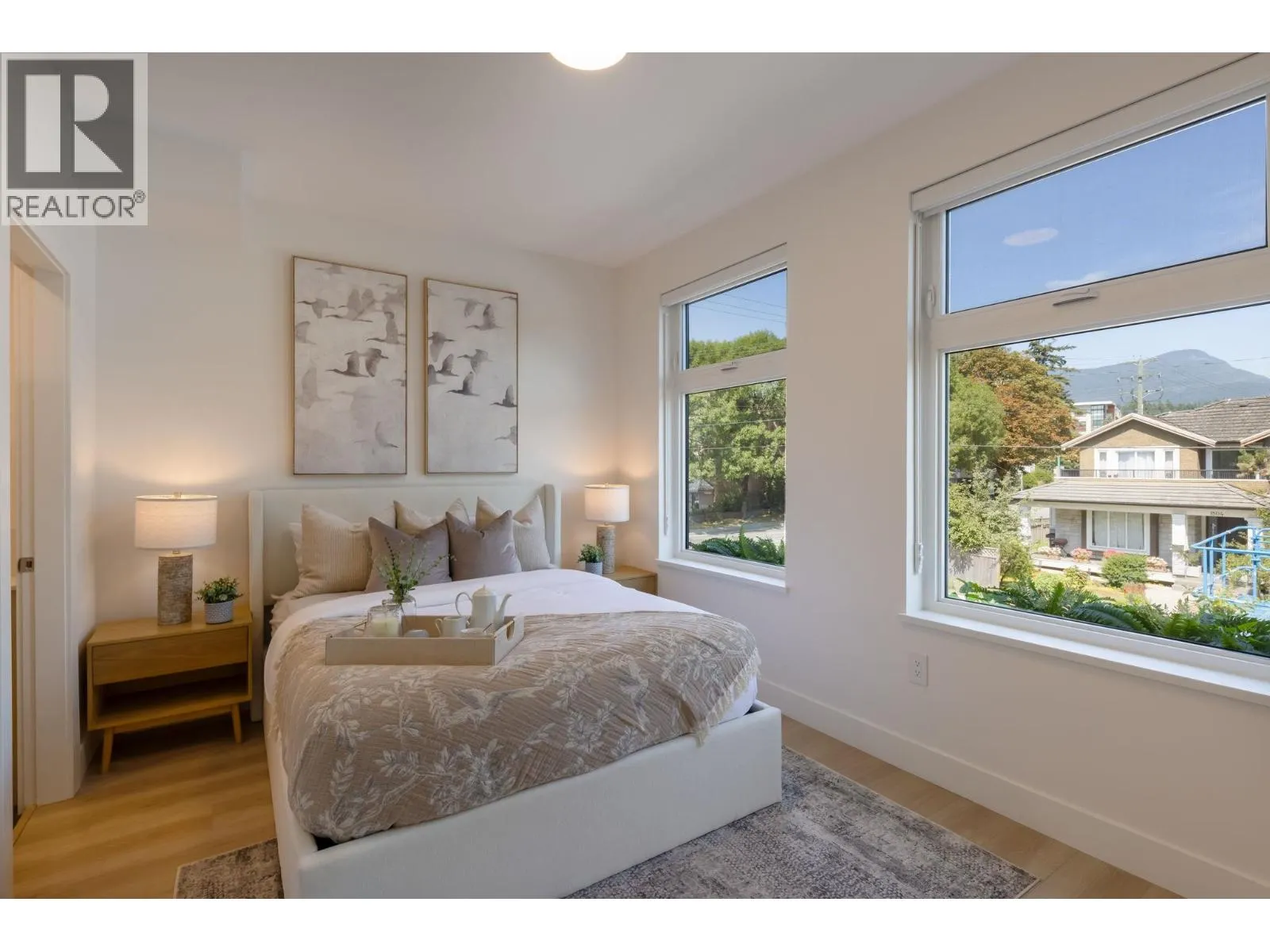 311 342 MOUNTAIN HIGHWAY