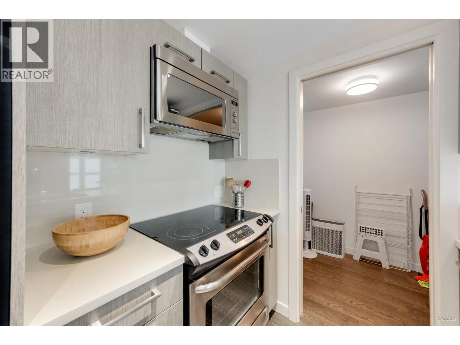 804 983 E HASTINGS STREET