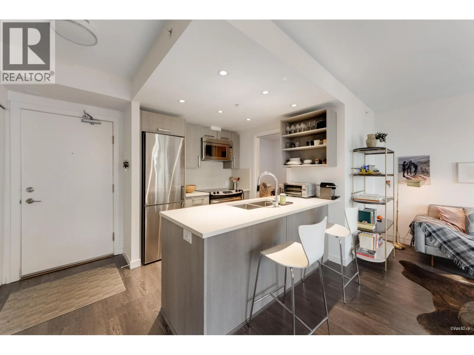 804 983 E HASTINGS STREET
