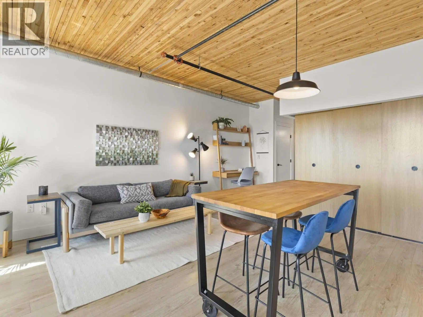 308 4223 HASTINGS STREET