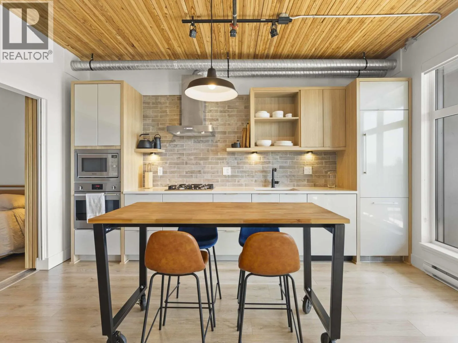 308 4223 HASTINGS STREET