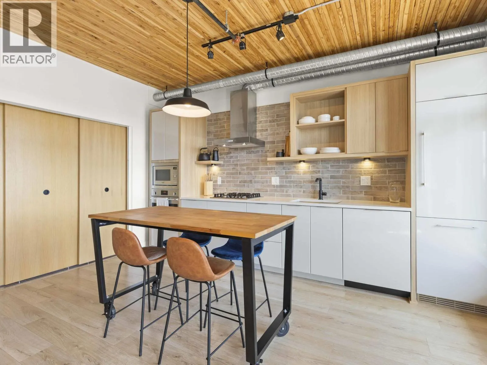 308 4223 HASTINGS STREET