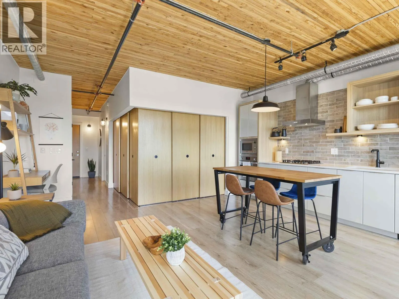 308 4223 HASTINGS STREET