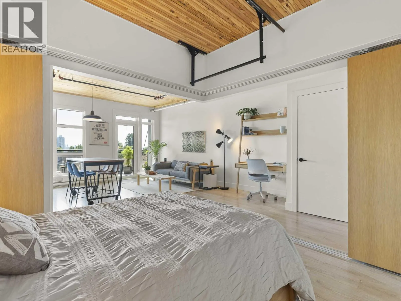 308 4223 HASTINGS STREET