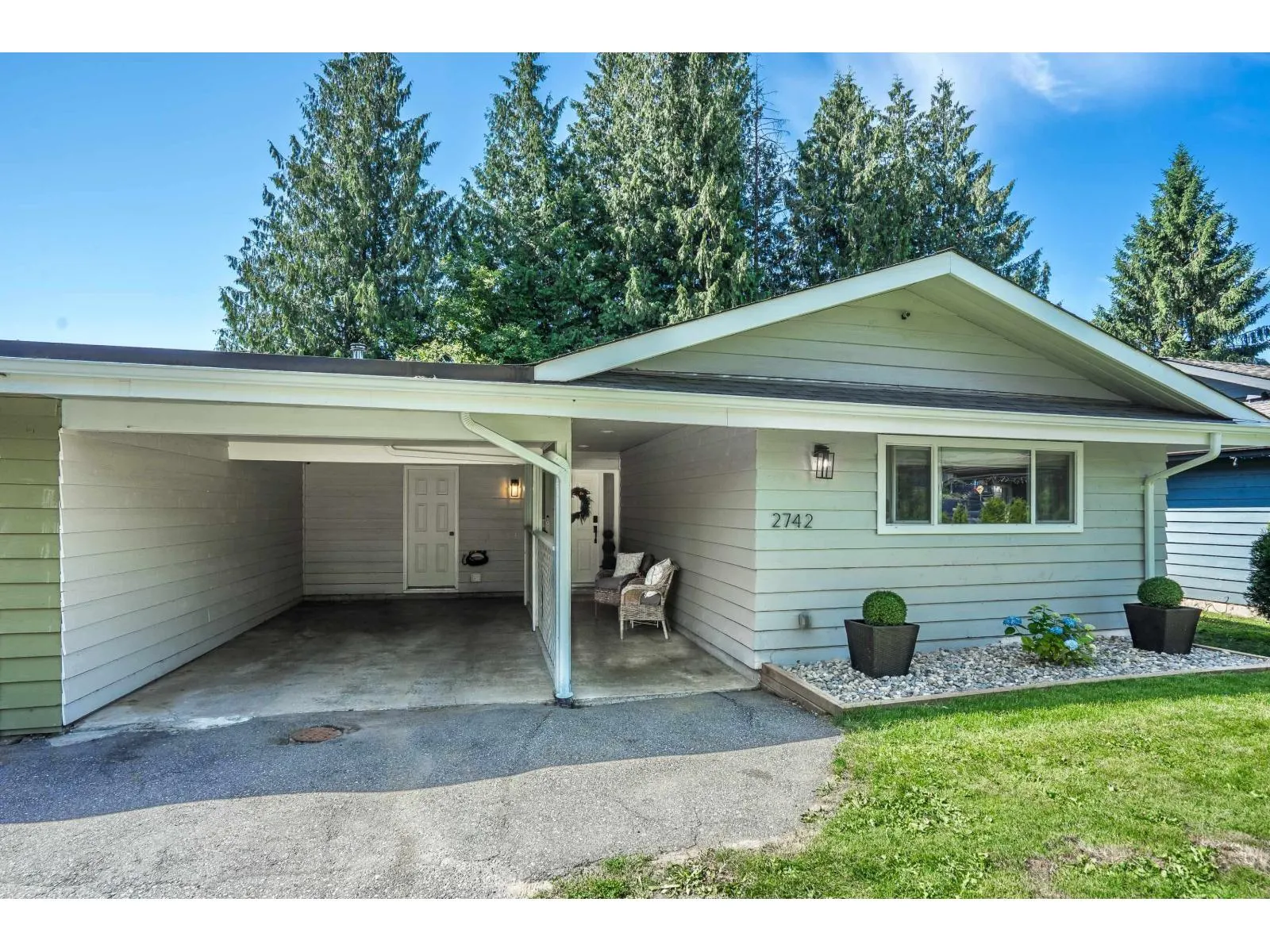 2742 SANDON DRIVE