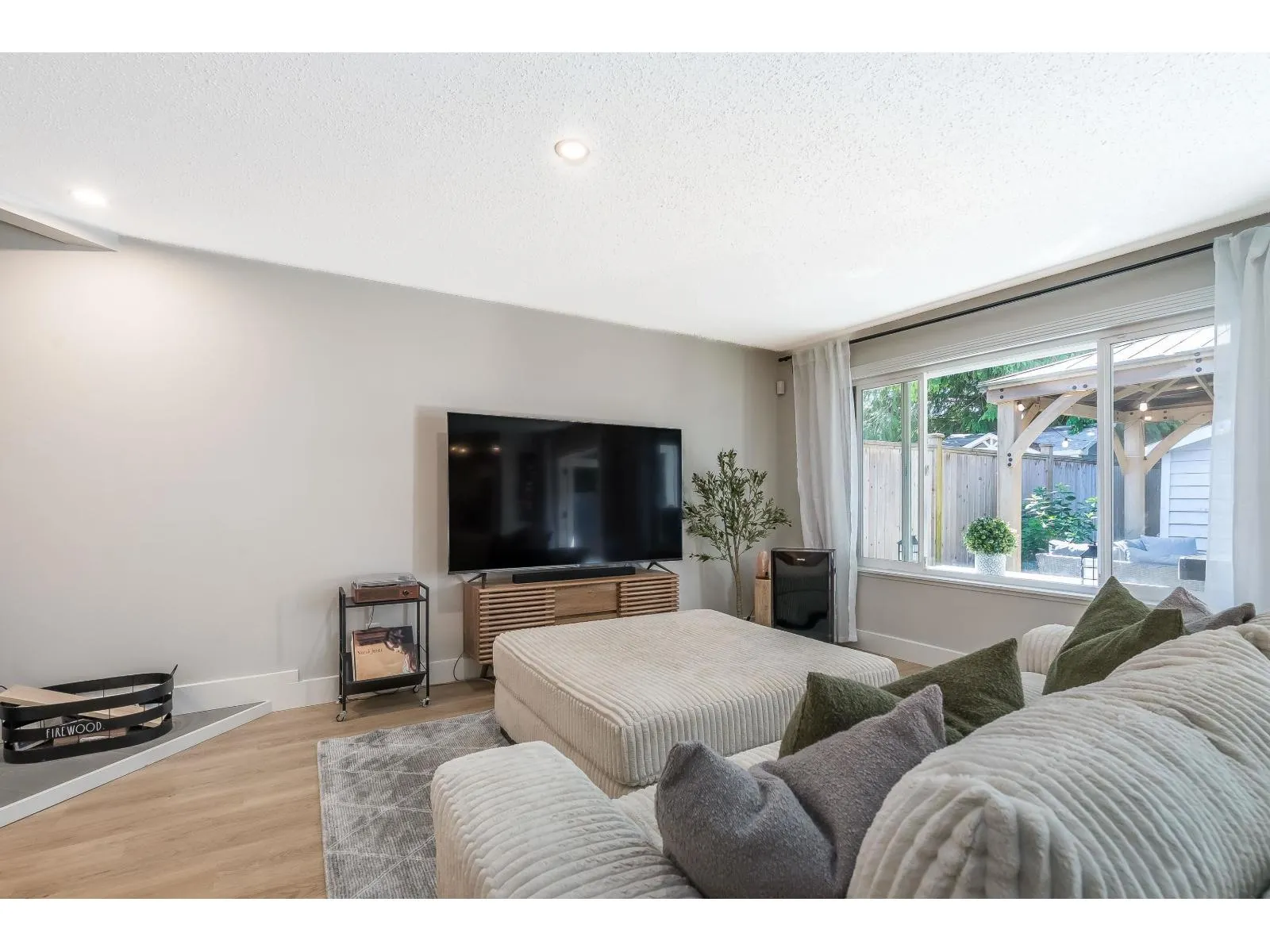 2742 SANDON DRIVE