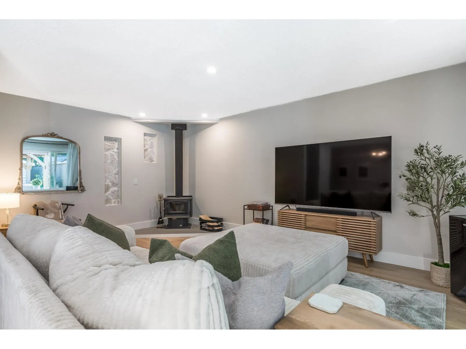 2742 SANDON DRIVE