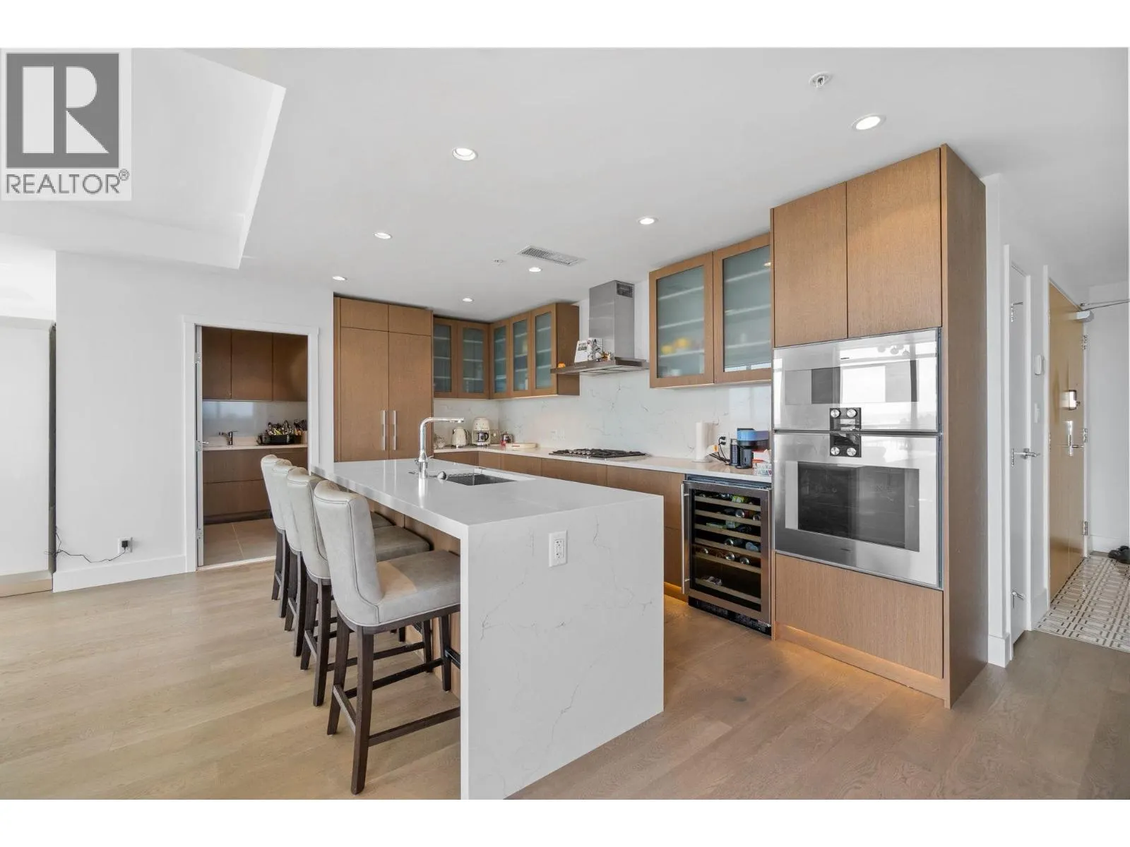 2201 1632 LIONS GATE LANE