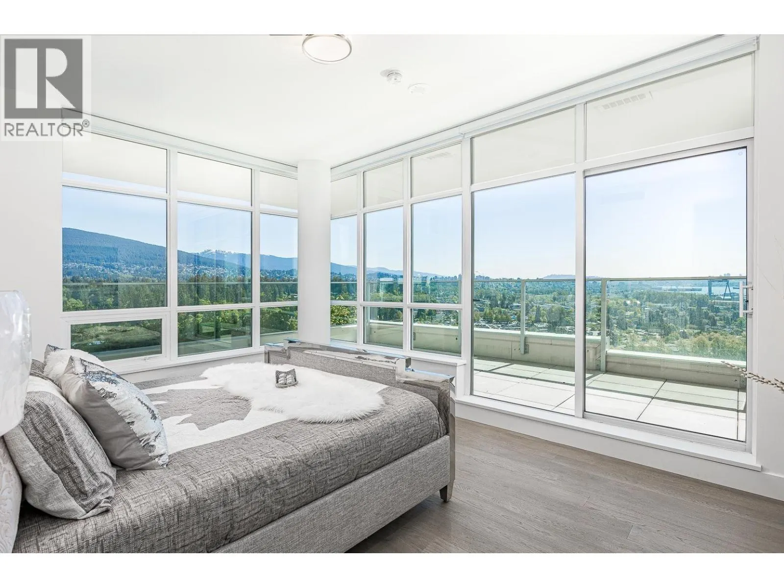2201 1632 LIONS GATE LANE