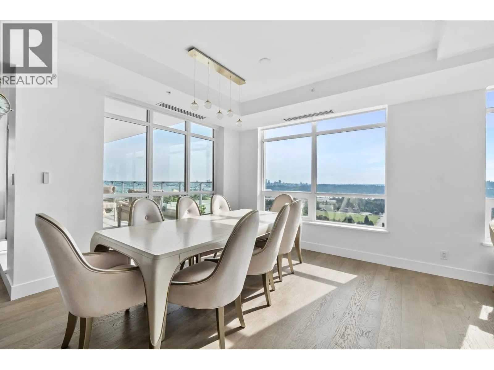 2201 1632 LIONS GATE LANE