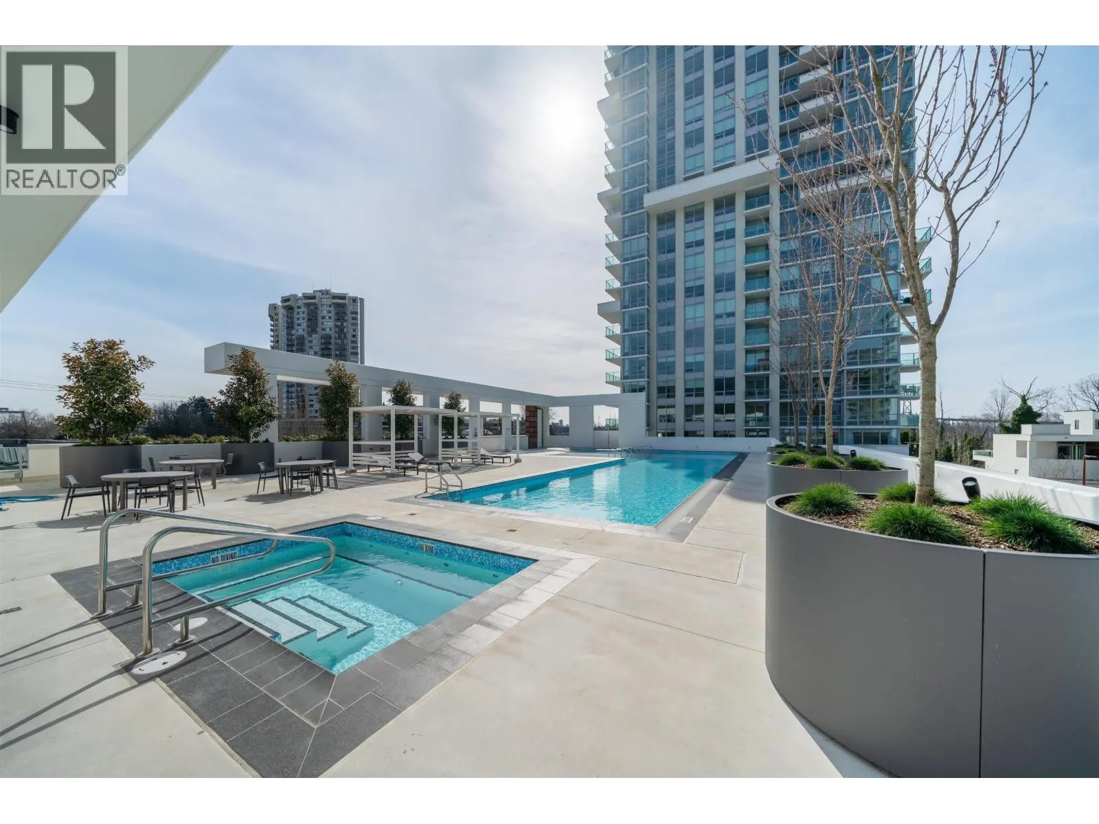 2201 1632 LIONS GATE LANE