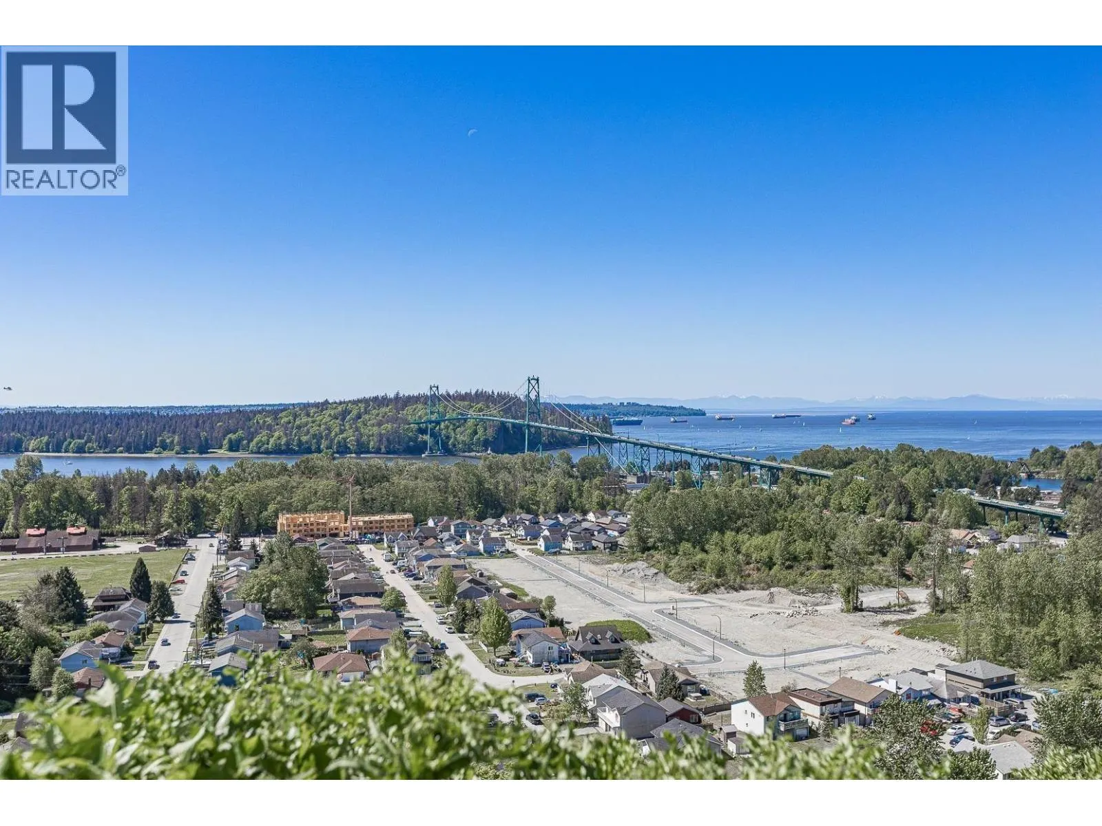 2201 1632 LIONS GATE LANE