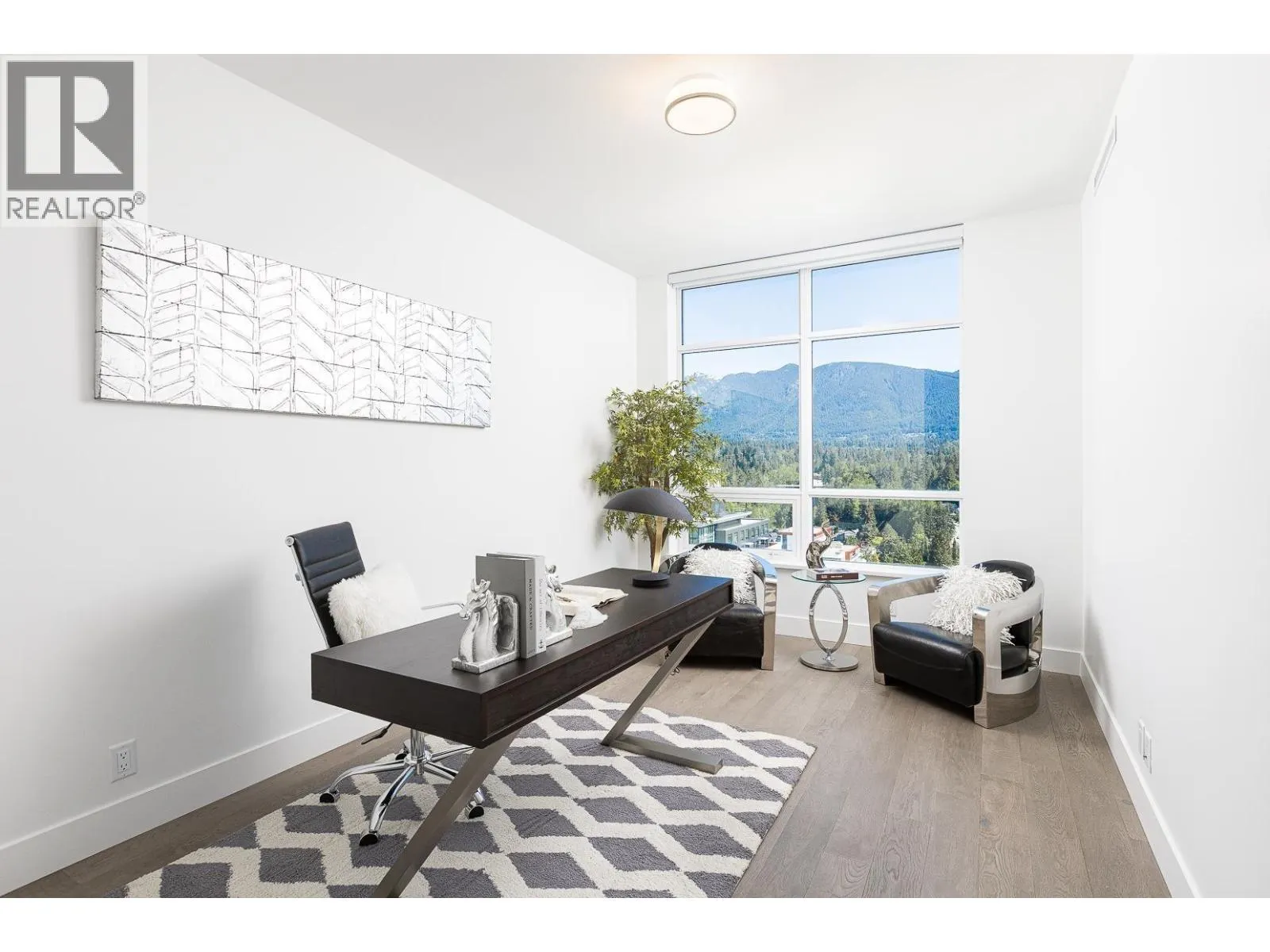 2201 1632 LIONS GATE LANE