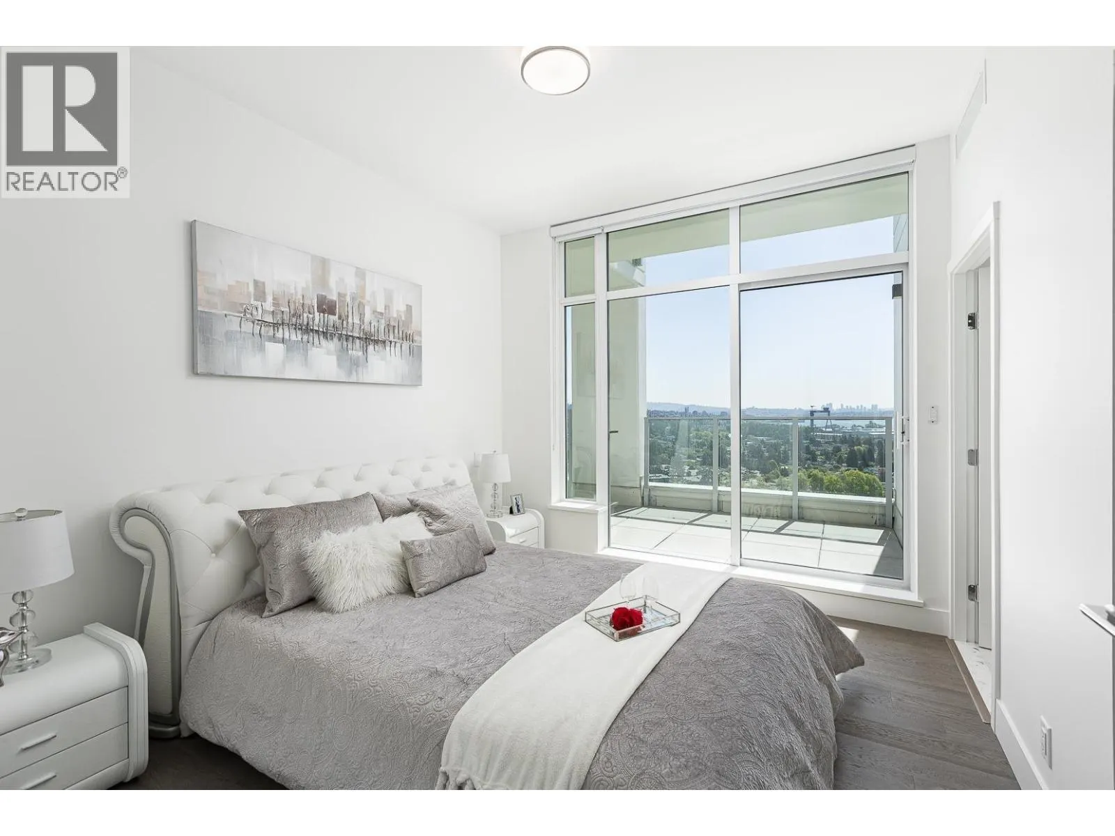 2201 1632 LIONS GATE LANE