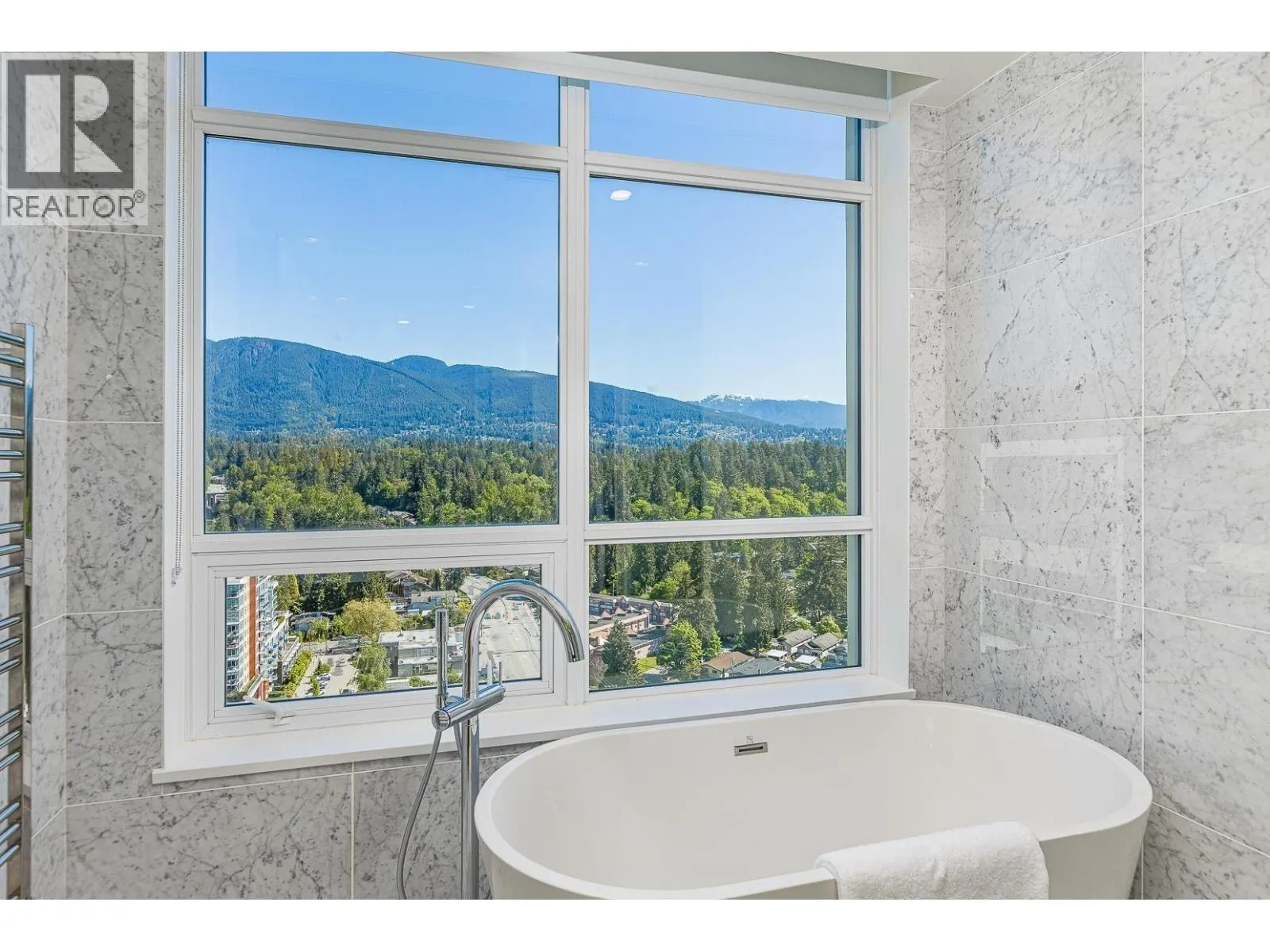 2201 1632 LIONS GATE LANE