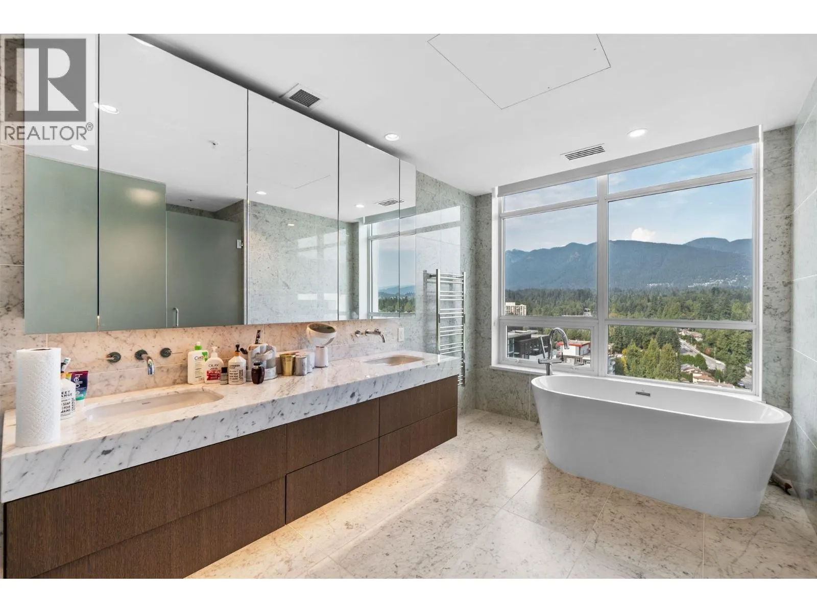 2201 1632 LIONS GATE LANE