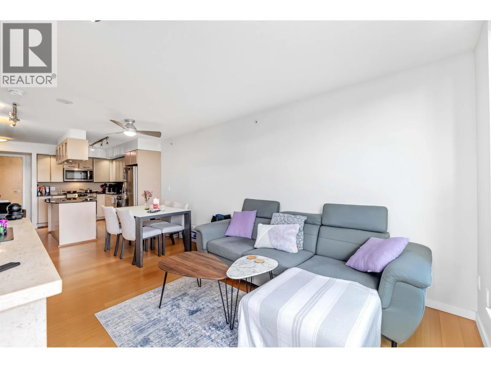 602 683 W VICTORIA PARK